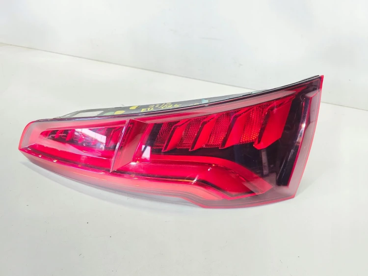 LAMPA PRAWY TYŁ W KLAPĘ LED AUDI Q5 FY 80A945094B EUROPA 2/25