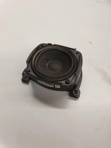 GŁOŚNIK PÓŁKI TYŁ AUDI A8 D3 LIFT BOSE 4E0035411G