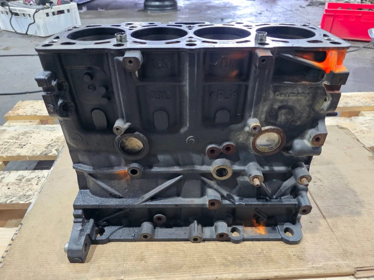 BLOK SILNIKA AUDI VOLKSWAGEN SEAT SKODA 1.6 TDI CAY 03L021BJ 10/26