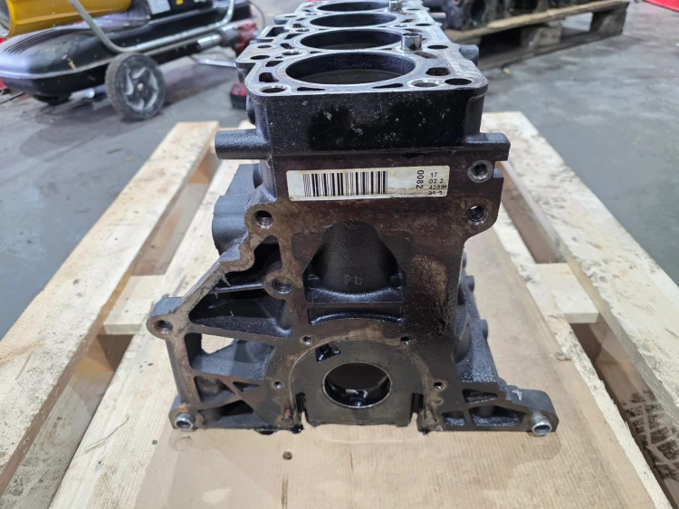 BLOK SILNIKA AUDI VOLKSWAGEN SEAT SKODA 1.6 TDI CAY 03L021BJ 10/26