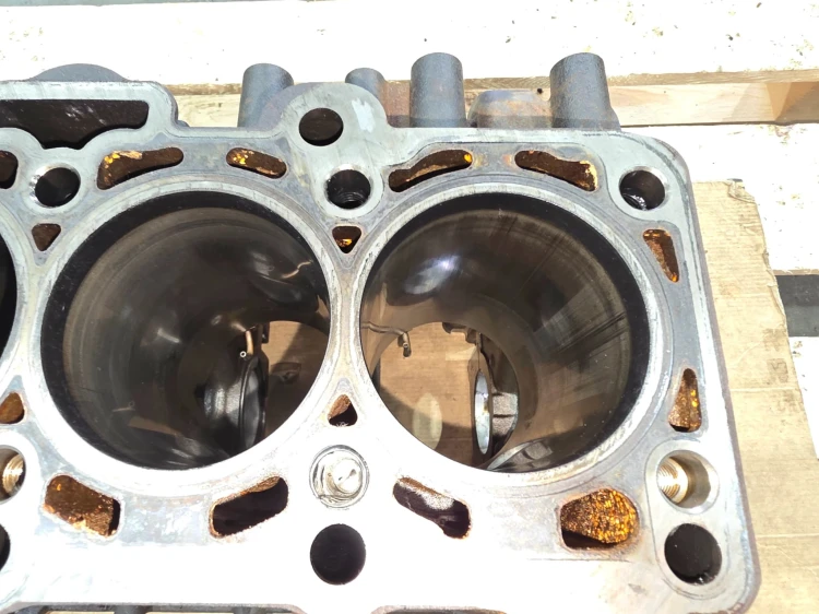 BLOK SILNIKA AUDI VOLKSWAGEN SEAT SKODA 1.6 TDI CAY 03L021BJ 10/26