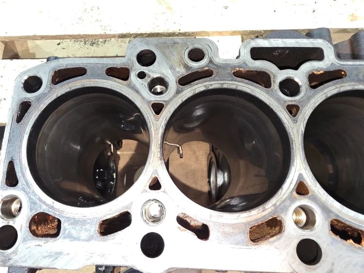 BLOK SILNIKA AUDI VOLKSWAGEN SEAT SKODA 1.6 TDI CAY 03L021BJ 10/26