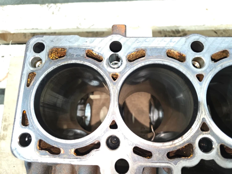 BLOK SILNIKA AUDI VOLKSWAGEN SEAT SKODA 1.6 TDI CAY 03L021BJ 10/26
