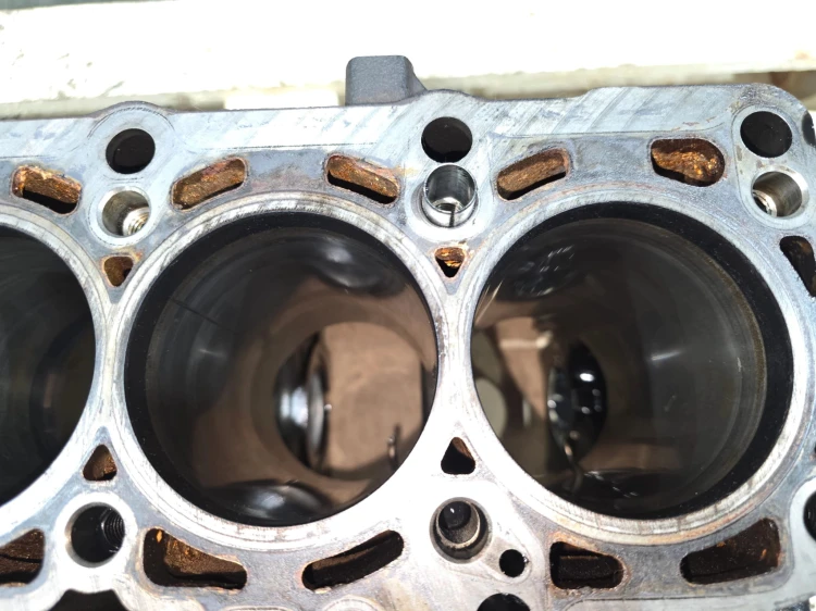 BLOK SILNIKA AUDI VOLKSWAGEN SEAT SKODA 1.6 TDI CAY 03L021BJ 10/26