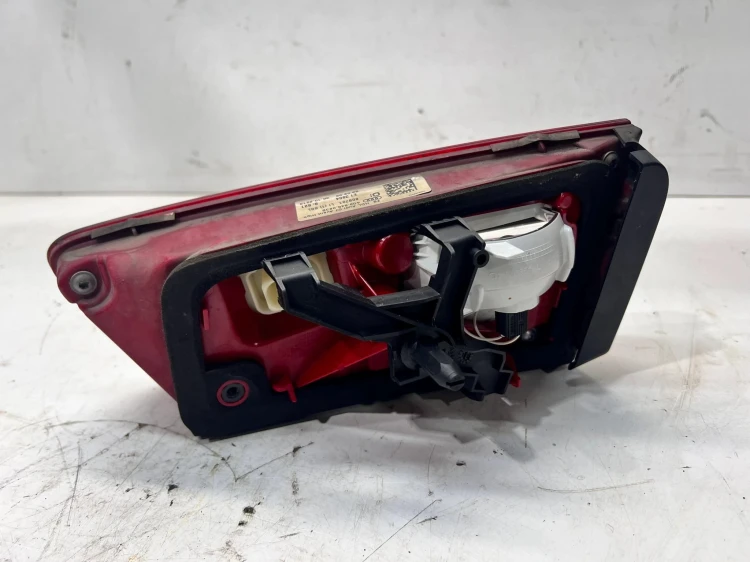 LAMPA LEWY TYŁ W KLAPĘ LED AUDI A6 C7 AVANT 4G9945093B