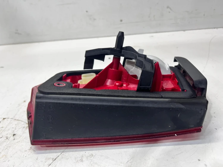 LAMPA LEWY TYŁ W KLAPĘ LED AUDI A6 C7 AVANT 4G9945093B