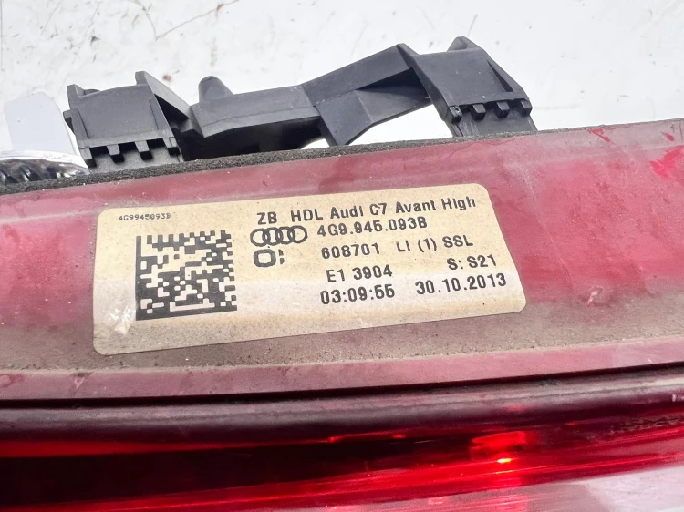 LAMPA LEWY TYŁ W KLAPĘ LED AUDI A6 C7 AVANT 4G9945093B