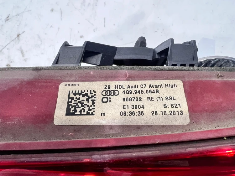 LAMPA PRAWY TYŁ LED W KLAPĘ AUDI A6 C7 AVANT 4G9945094B