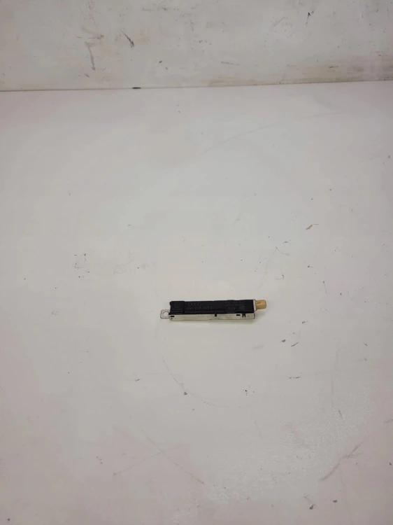 WZMACNIACZ ANTENOWY AUDI A8 D4 4H0035225C