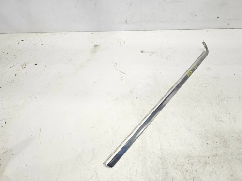 LISTWA KAROSERYJNA CHROM SZYBY LEWY TYŁ AUDI A4 B7 AVANT 8E9853345C