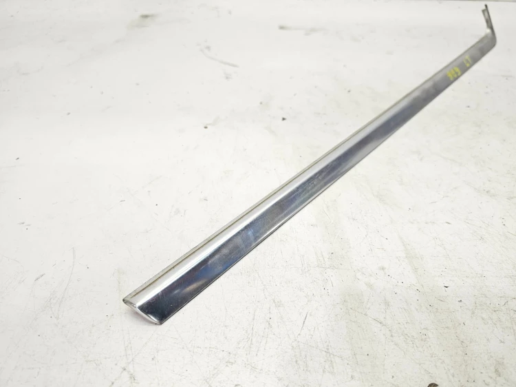 LISTWA KAROSERYJNA CHROM SZYBY LEWY TYŁ AUDI A4 B7 AVANT 8E9853345C
