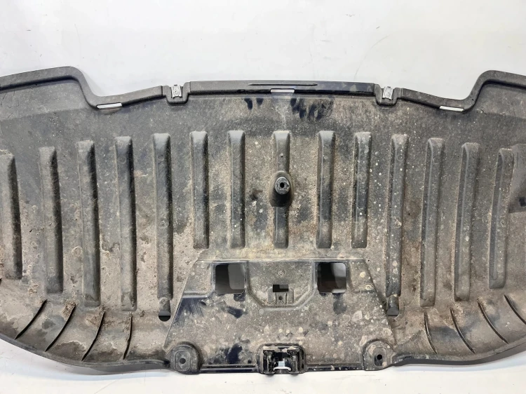 OSŁONA PŁYTA DOLNA ZDERZAKA AUDI Q4 SPORTBACK E-TRON 89E825213A 84/26