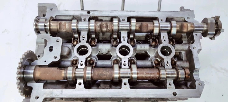 GŁOWICA PRAWA AUDI A4 A5 A6 A7 3.0 TFSI 06E103404K