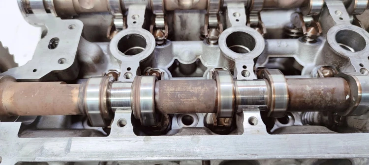 GŁOWICA PRAWA AUDI A4 A5 A6 A7 3.0 TFSI 06E103404K