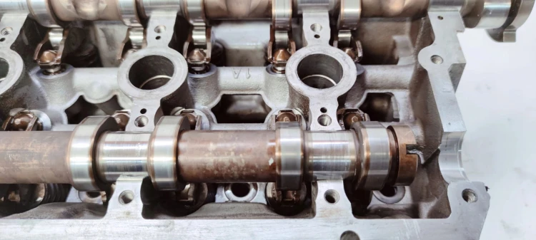 GŁOWICA PRAWA AUDI A4 A5 A6 A7 3.0 TFSI 06E103404K