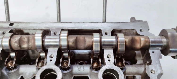GŁOWICA PRAWA AUDI A4 A5 A6 A7 3.0 TFSI 06E103404K