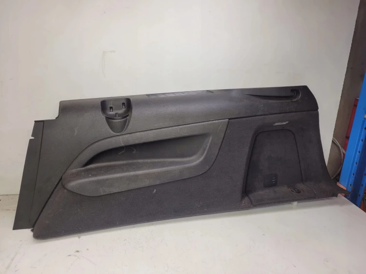 BOCZEK BAGAŻNIKA PRAWY AUDI Q7 4L 4L0863880AA