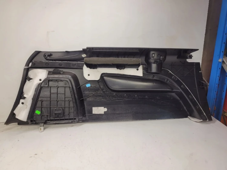 BOCZEK BAGAŻNIKA PRAWY AUDI Q7 4L 4L0863880AA