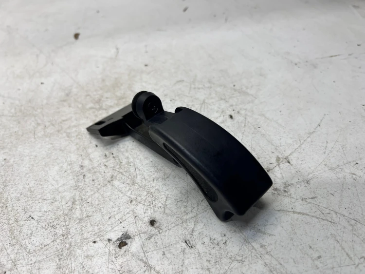 RĄCZKA UCHYLANIA SZYBY TYŁ AUDI A3 8L 8L3847081