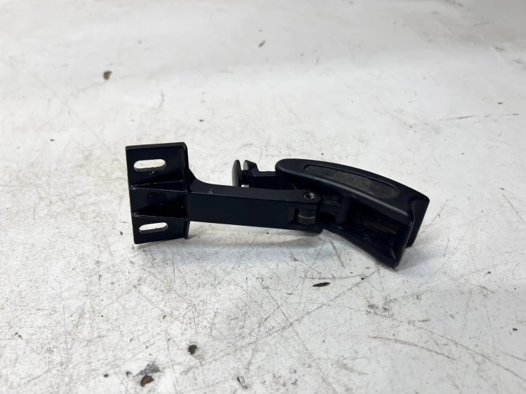 RĄCZKA UCHYLANIA SZYBY TYŁ AUDI A3 8L 8L3847081