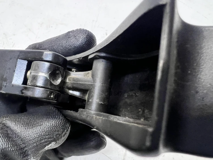 RĄCZKA UCHYLANIA SZYBY TYŁ AUDI A3 8L 8L3847081
