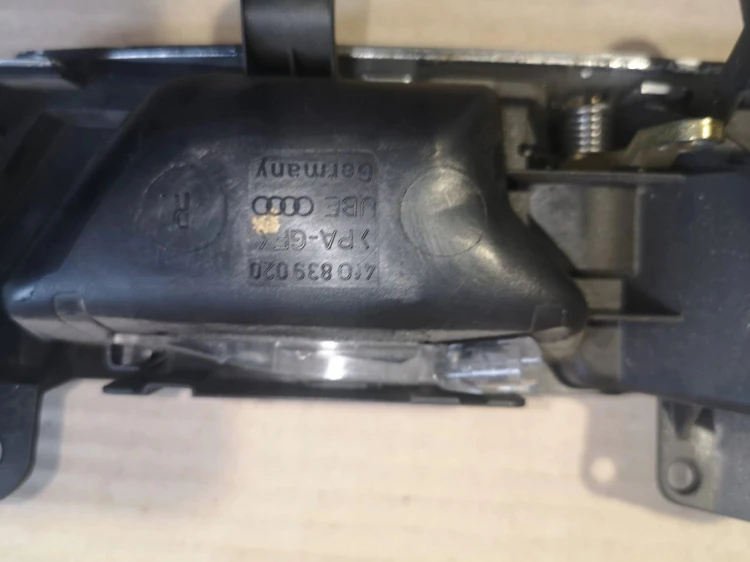 KLAMKA WEWNĘTRZNA PRAWY TYŁ AUDI A6 C6 4F0839020