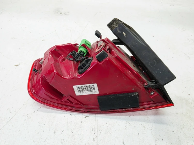LAMPA LED PRAWY TYŁ W BŁOTNIK AUDI A4 B8 LIFT 8K5945096AC