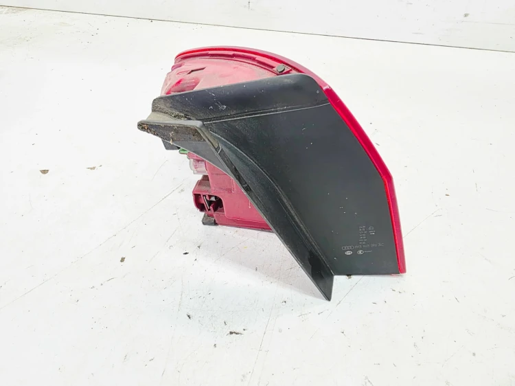 LAMPA LED PRAWY TYŁ W BŁOTNIK AUDI A4 B8 LIFT 8K5945096AC