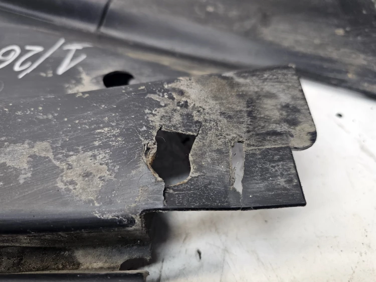OSŁONA PODWOZIA AUDI A5 8T CABRIO PRAWY TYŁ 8F0825216D