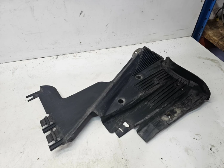 OSŁONA PODWOZIA AUDI A5 8T CABRIO PRAWY TYŁ 8F0825216D