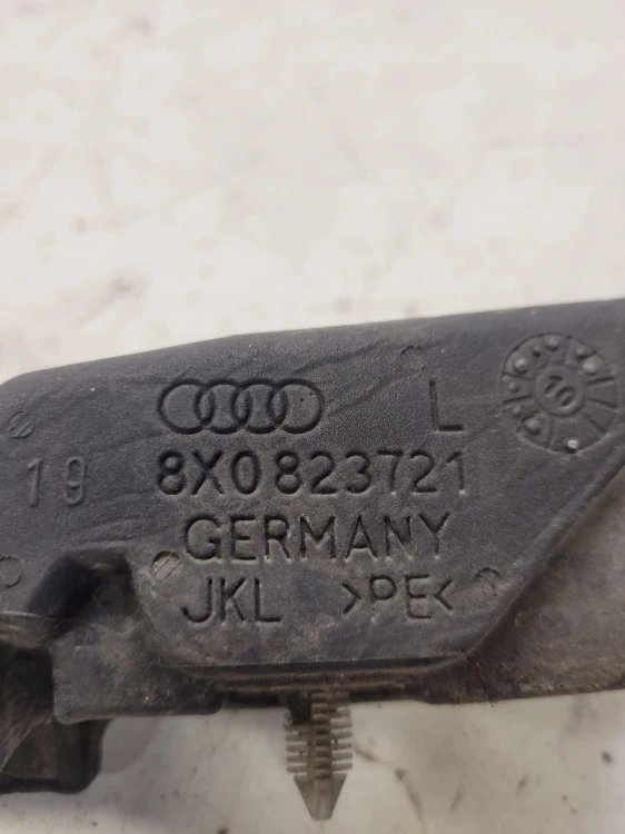 PIANKA WYGŁUSZENIE BŁOTNIKA AUDI A1 8X 8X0823721