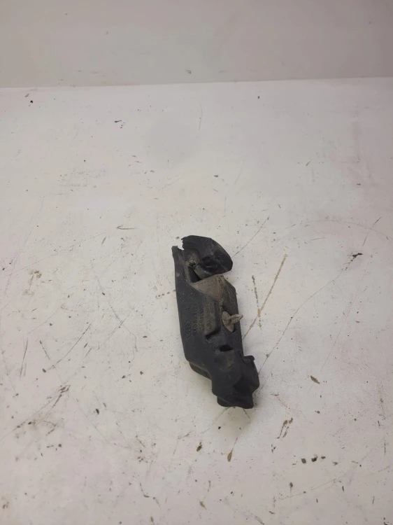 PIANKA WYGŁUSZENIE BŁOTNIKA AUDI A1 8X 8X0823721