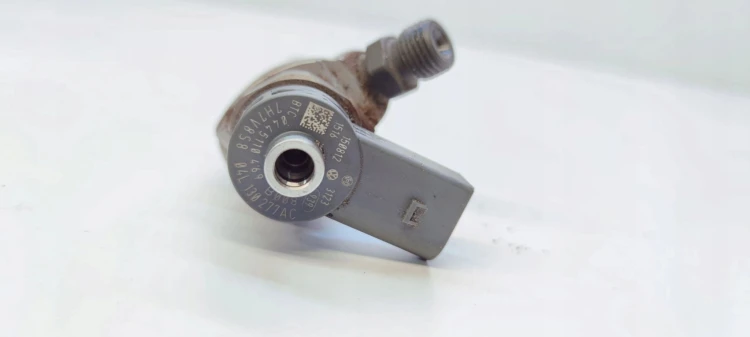 WTRYSKIWACZ WTRYSK AUDI VW CR 2.0 TDI 04L130277AC