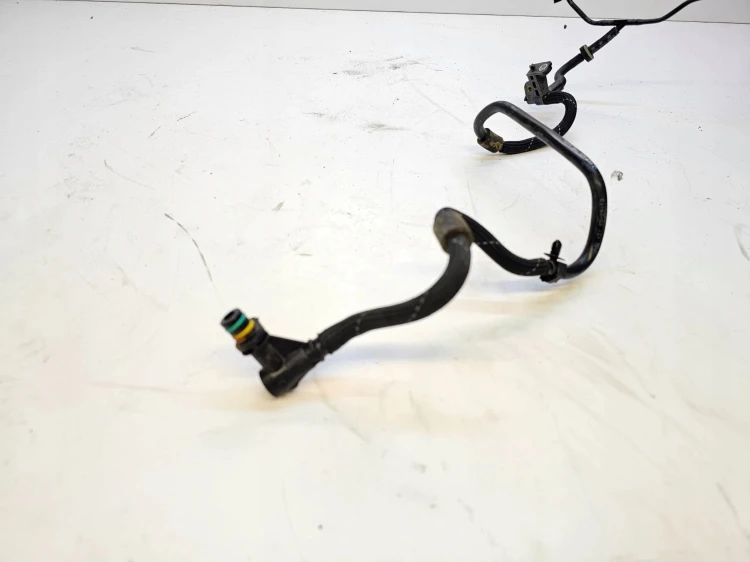 PRZEWÓD PODCIŚNIENIA AUDI A4 B9 A5 8W 04L129456D