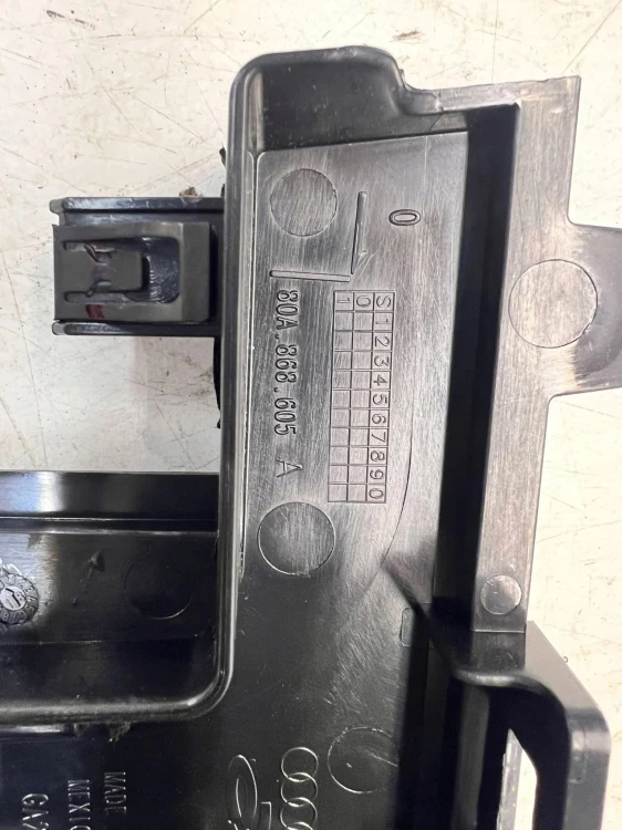 ZAŚLEPKA BAGAŻNIKA LEWA AUDI Q5 FY 80A868605A