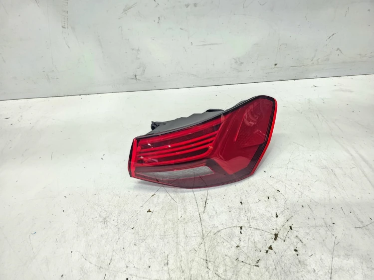 LAMPA PRAWY TYŁ W BŁOTNIK AUDI A3 8Y SPORTBACK 5-DRZWI 8Y0945070