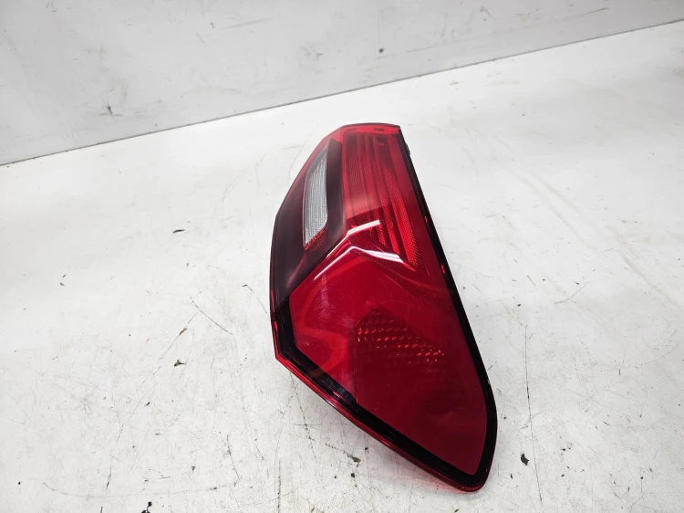 LAMPA PRAWY TYŁ W BŁOTNIK AUDI A3 8Y SPORTBACK 5-DRZWI 8Y0945070