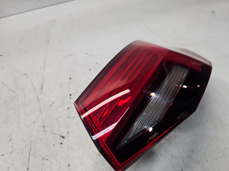 LAMPA PRAWY TYŁ W BŁOTNIK AUDI A3 8Y SPORTBACK 5-DRZWI 8Y0945070