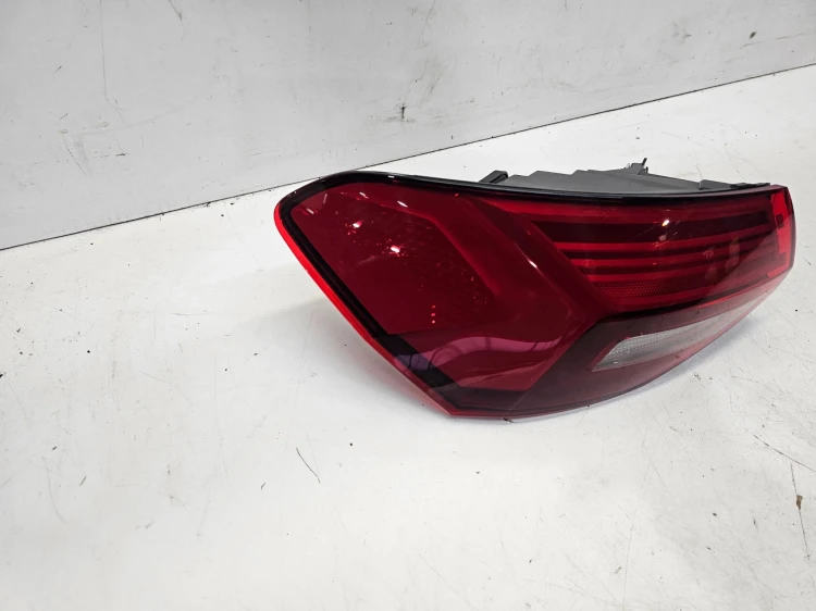 LAMPA LEWY TYŁ W BŁOTNIK AUDI A3 8Y SPORTBACK 5-DRZWI 8Y0945069