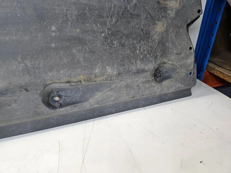 OSŁONA PŁYTA PODWOZIA PRAWA AUDI A1 VW 6R0825202