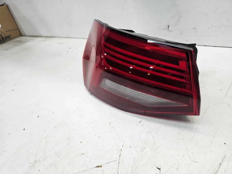 LAMPA LEWY TYŁ W BŁOTNIK AUDI A3 8Y SPORTBACK 5-DRZWI 8Y0945069