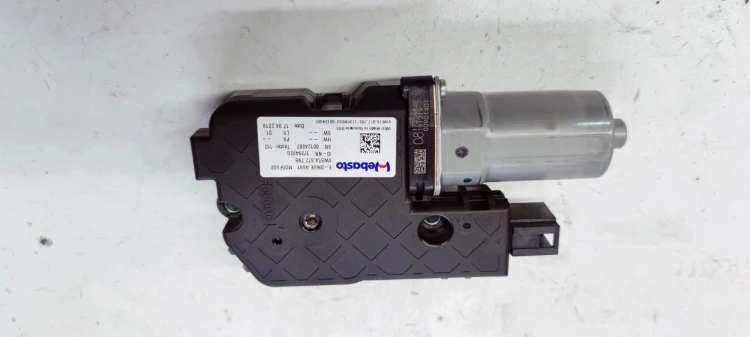SILNICZEK SZYBERDACHU AUDI A6 C8 A8 A7 5TA877795
