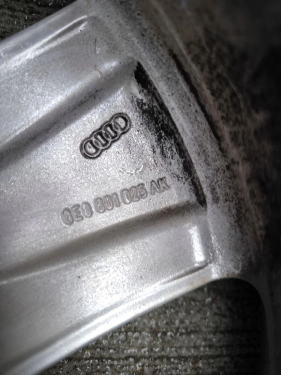 FELGA ALUMINIOWA AUDI A3 A4 A6 VW SKODA 8.0J R18 ET43 8E0601025AK Z*26* K