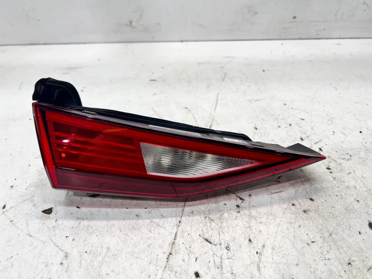 LAMPA LEWY TYŁ W KLAPĘ AUDI A3 8Y 8Y0945075A