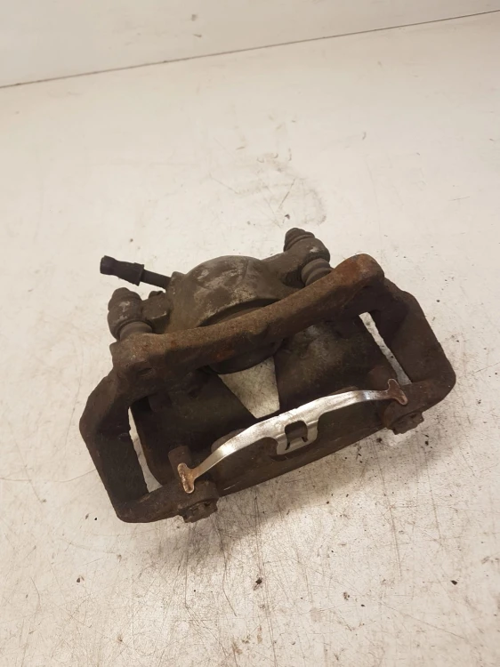 ZACISK HAMULCOWY PRAWY PRZÓD AUDI Q5 A5 8R0106E