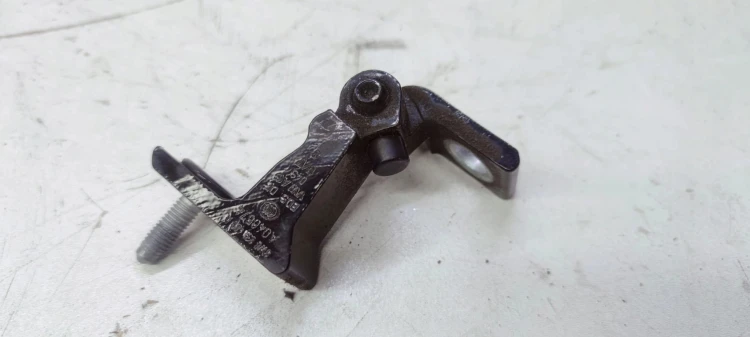 ZAWIAS DRZWI LEWY AUDI A4 B9 8W0831403A