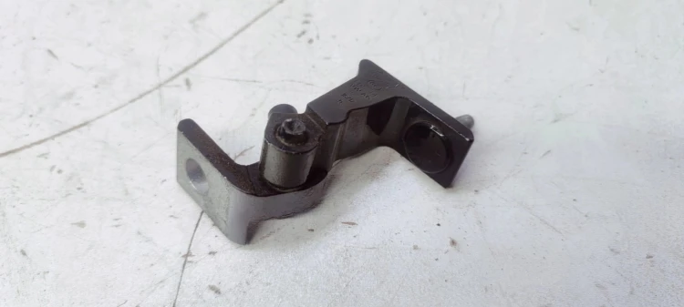 ZAWIAS DRZWI LEWY AUDI A4 B9 8W0831403A