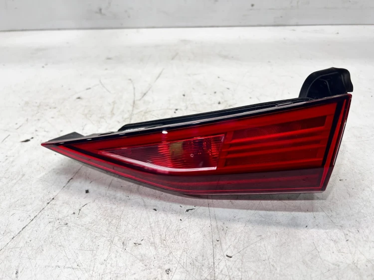 LAMPA PRAWY TYŁ W KLAPĘ AUDI A3 8Y 8Y0945076A