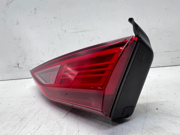LAMPA PRAWY TYŁ W KLAPĘ AUDI A3 8Y 8Y0945076A