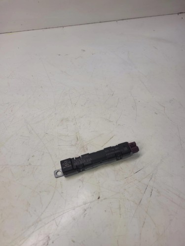 WZMACNIACZ ANTENY AUDI A3 8P LIFT CABRIO 8P7035225